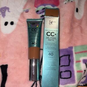 IT Cosmetics CC+ Oil-Free Matte concealer Deep
